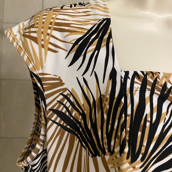 EUC Kasper tropical print sleeveless square neckline top, size Medium - Picture 2 of 3